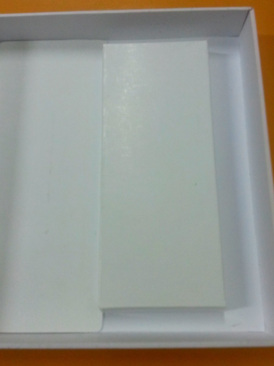 ไส้ในกล่องกระดาษสีขาว สำหรับเซ็ตน้ำหอมพรีเมี่ยม